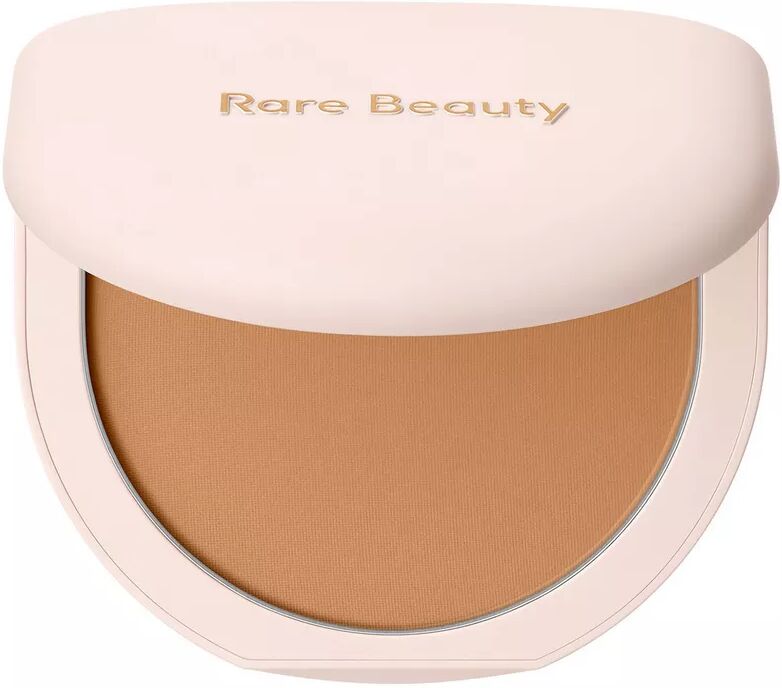 RARE BEAUTY - Tinted Pressed Powder - Getöntes Presspuder, 8 g, Golden Tan