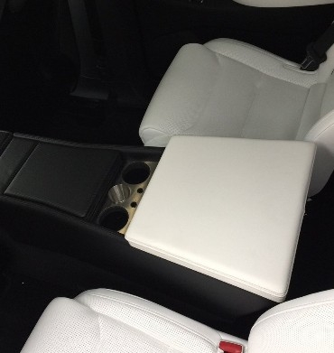 RCS Systeme Center Lounge für das Tesla Model X