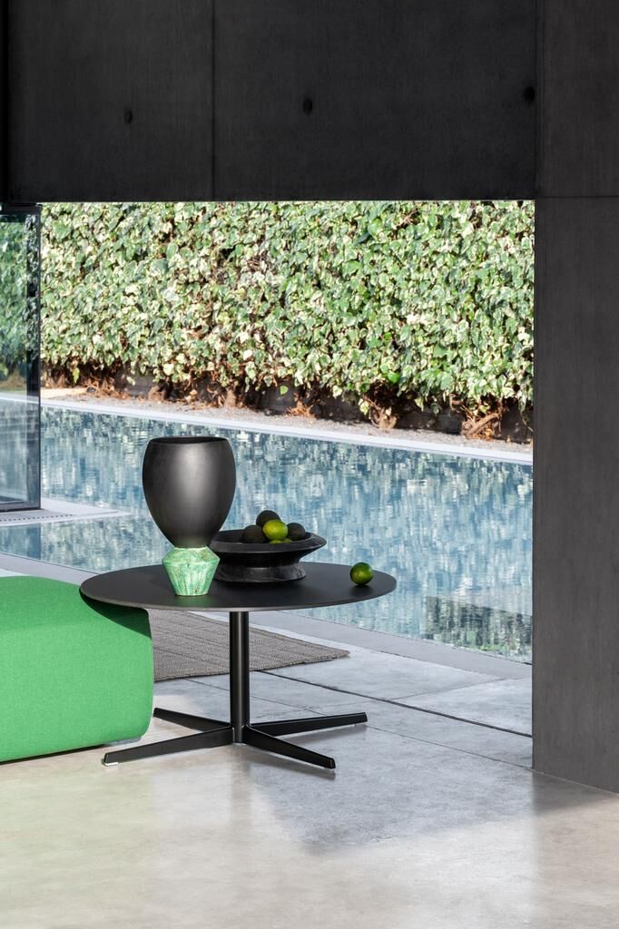 Lapalma Auki Outdoor Loungetisch (Ø 70cm, weiß lackiert, HPL weiß) Ø 70cm   weiß lackiert   HPL weiß