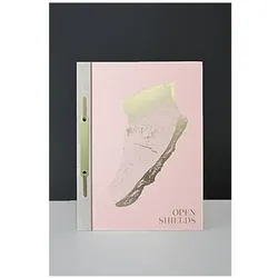 Karimah Ashadu. Open Shields, Fachbücher von Erika Balsom