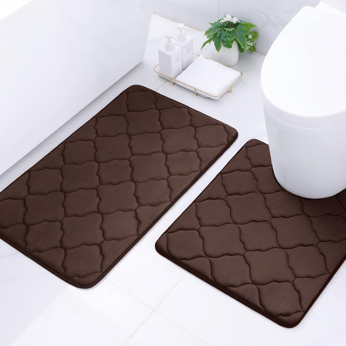 Unyqoos Comfortabele en absorberende bruine badmat set met antislip voor de badkamer