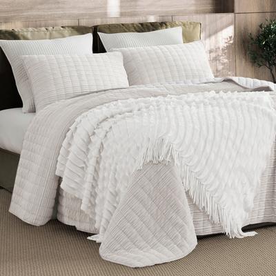 Wonderful Velvet 3 Piece Quilt Set