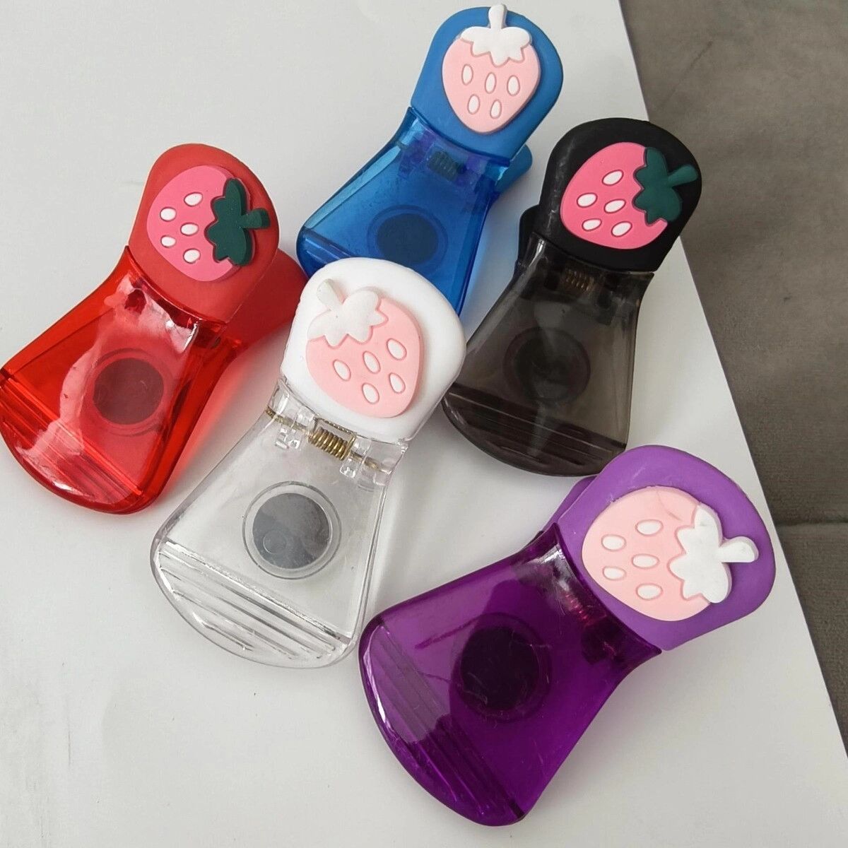 INF Lot de 5 Clips Papillon Magnétiques Colorés pour Fermeture Alimentaire - Clips Plastique Aimantés pour Réfrigérateur et