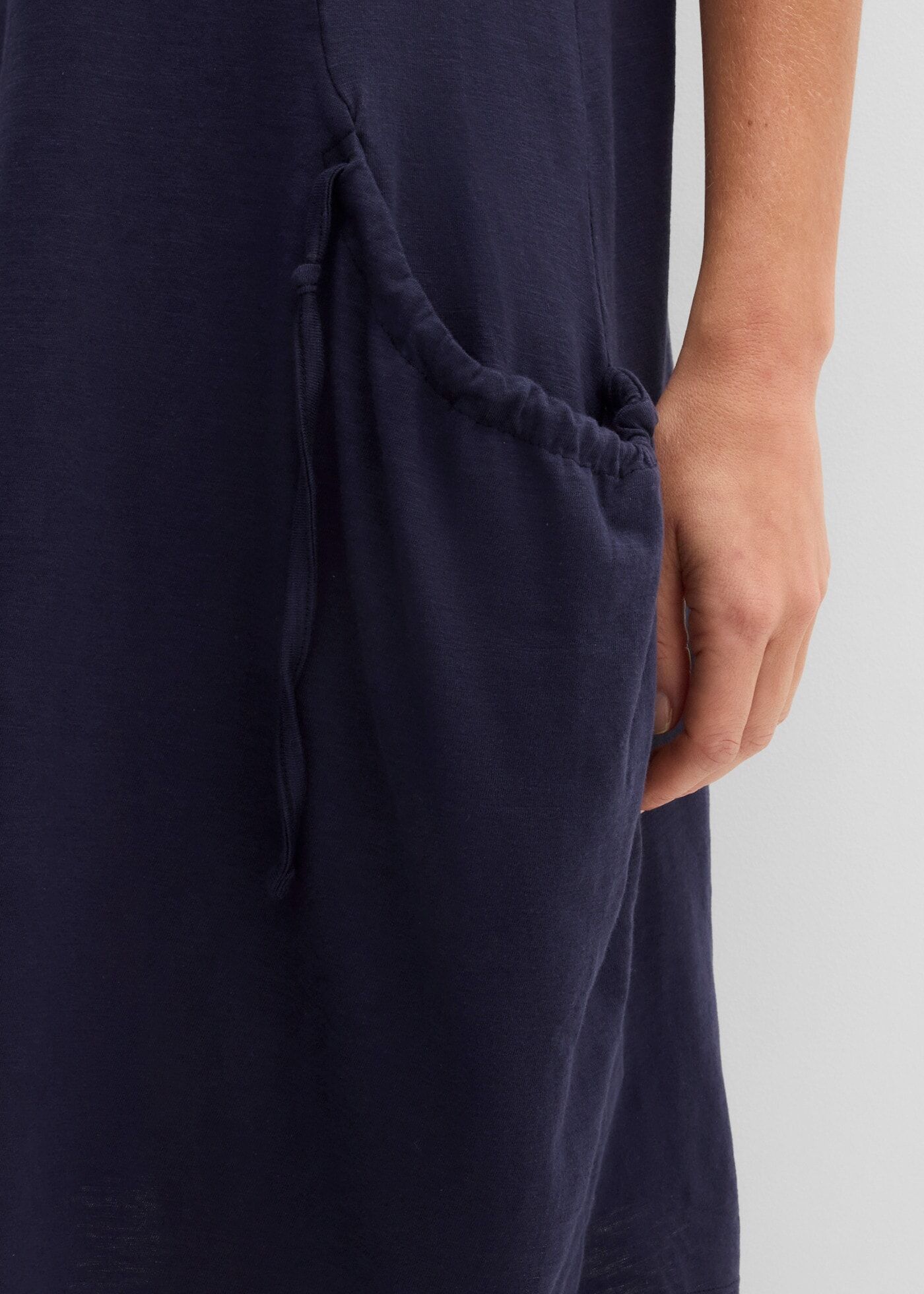 Jerseykleid BONPRIX "Baumwoll-Jerseykleid mit Taschen", Damen, Gr. 40/42 (M), N-Gr, ohne Ärmel, blau (dunkelblau), Obermaterial: 100% Baumwolle, A-Linie, Kleider Jerseykleid, für den Alltag, ärmellos, aus Baumwolle, in A-Linie, mit Taschen dunkelblau 40/4