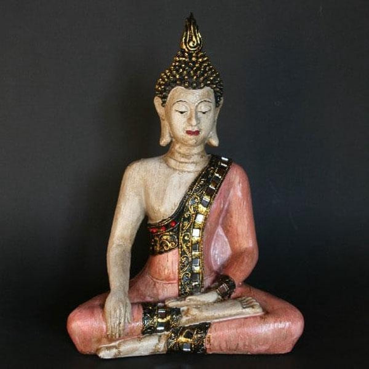 Thaise Boeddha beeld in roze houtlook, hoogte 25 cm van Inspiring Minds