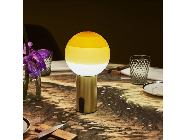 Dipping Light Portable Tischleuchte Amber/Brushed Brass - Marset - Wohnzimmer - Design - Glas - Mit Schirm