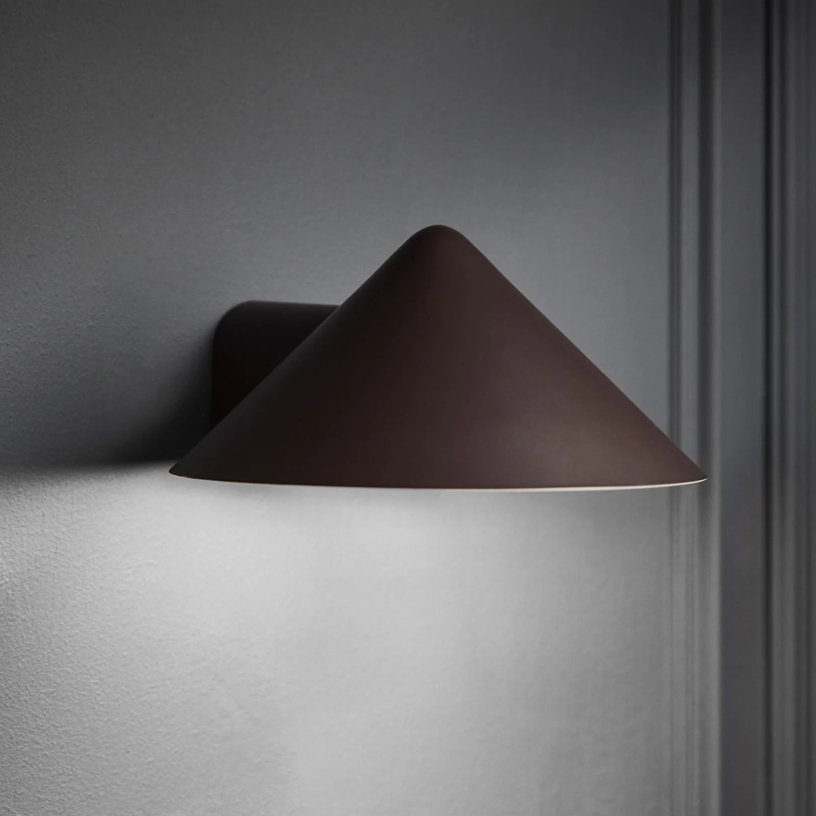 FRANDSEN Grasp LED wandlamp op accu, donkerrood