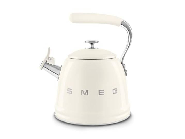 Smeg\, Bouilloire SIfflante WKF01CR\, en Acier Inoxydable\, Capacité 2\,3 L\, Couvercle Amovible et Bec Doseur\, Compatible avec Induction\, Crème