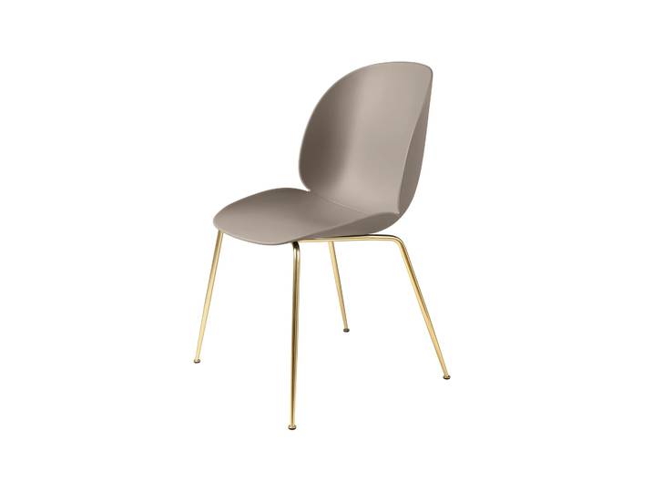 GUBI Chaise Beetle Nouveau beige, support en laiton