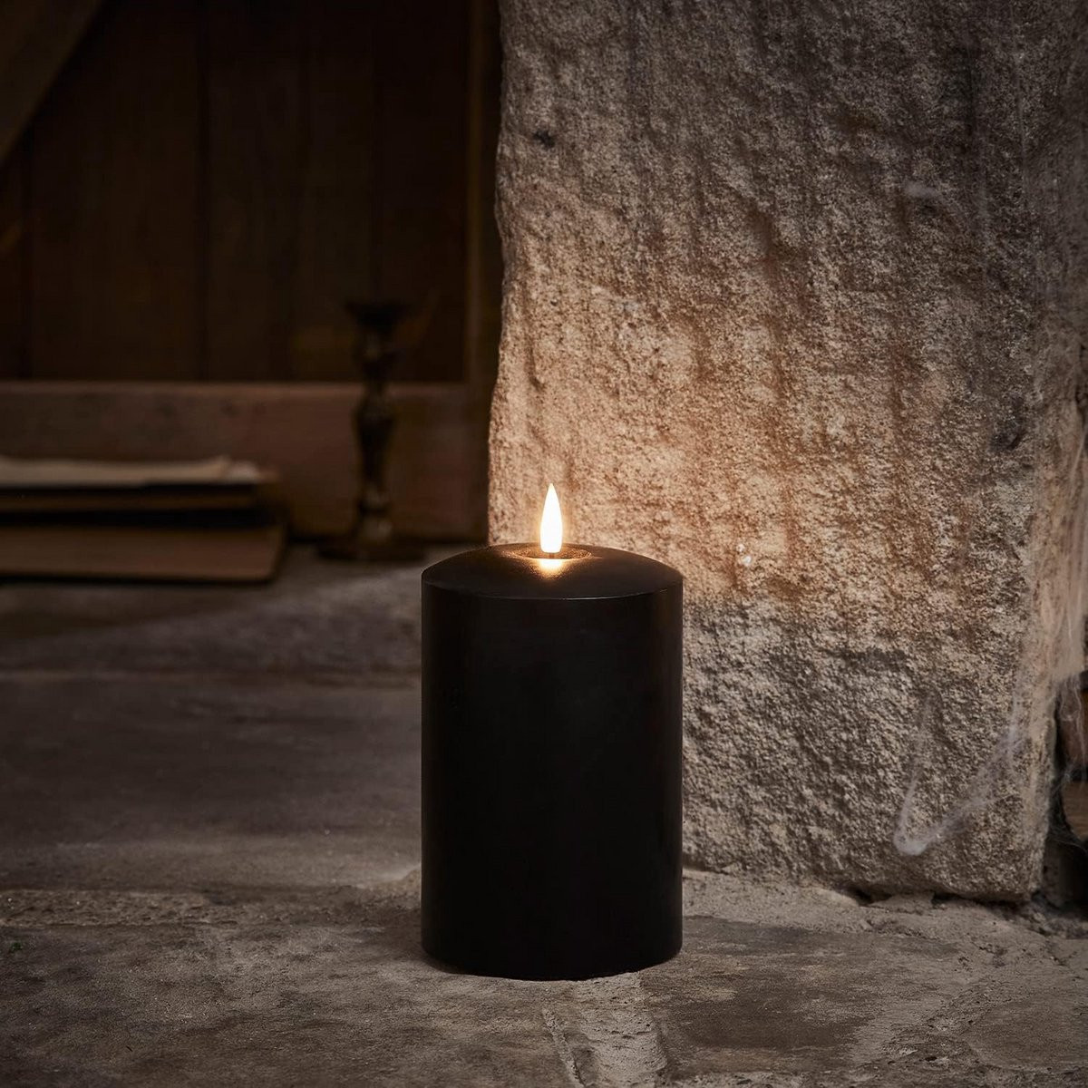 Kleine Zwarte LED Flikkerkaars op Batterijen met Timer - Hoogte: 15 cm