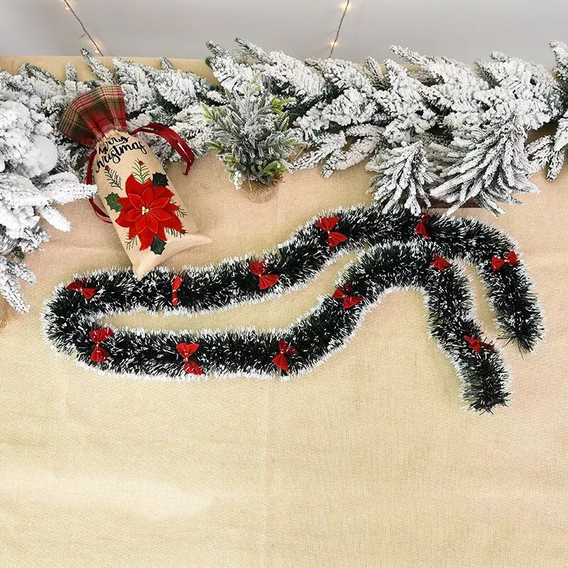 INF Weihnachtsgirlande mit Schleifen aus PVC, grün/rot, 13-teilig für festliche Dekoration