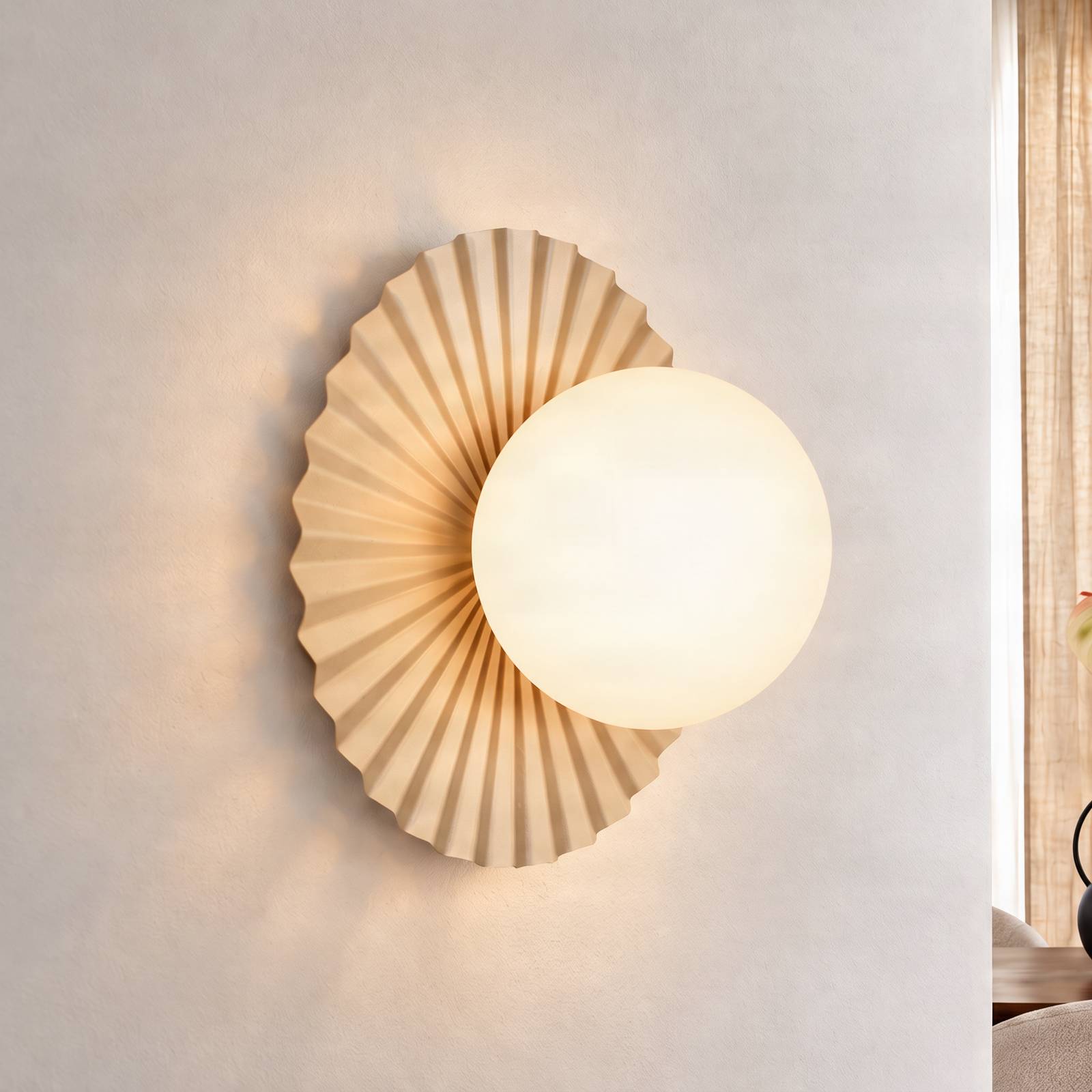 Wandlampe Fiore Domiluce, dimmbar, creme / amber, für Flurbereich, Metall, Modern, Wandleuchte, Wandlampe Innen