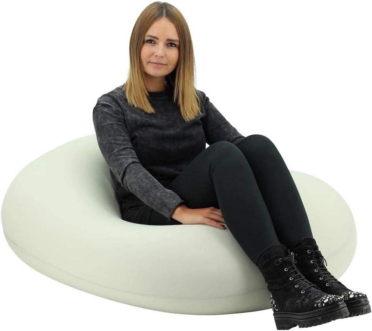 Comfortabele beige zitzak voor volwassenen en kinderen