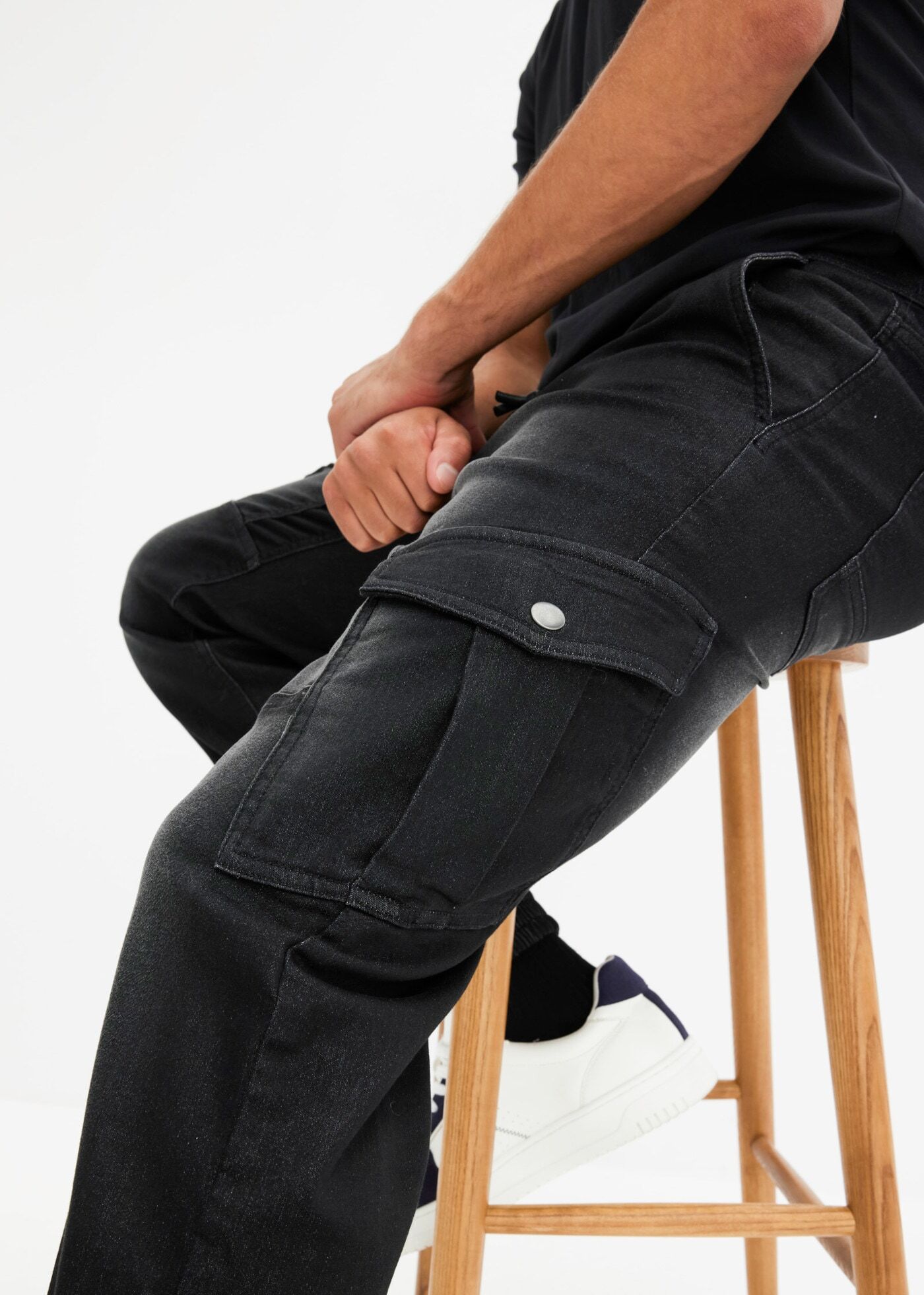 Jogg Pants BONPRIX "Regular Fit Jeans-Jogger mit Komfortbund, Straight", Herren, Gr. 52, N-Gr, schwarz, Denim/Jeans, Obermaterial: 73% Baumwolle, 25% Polyester, 2% Elasthan, regular fit lang, Jeans Jogg Pants, mit Komfortbund