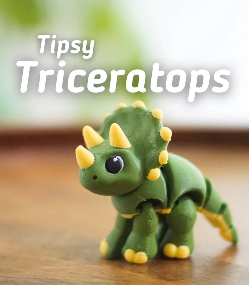 Vera's Arts & Dice Tipsy Triceratops 3D Print Dinosaurus Figuur Groen Geel