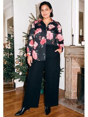 Plus Size Women's Cece Printed Button Up Blouse by Avenue in Black Floral Burst (Size 20)