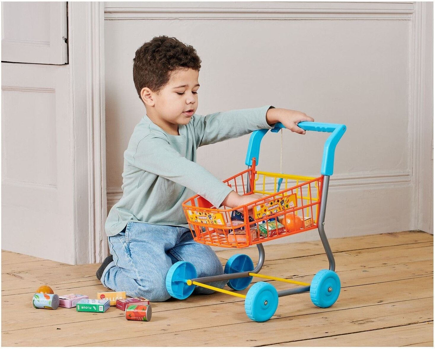 Casdon Shopping Trolley with 16 Play Groceries for Kids - Orange & Blue - Ages 3 and Up