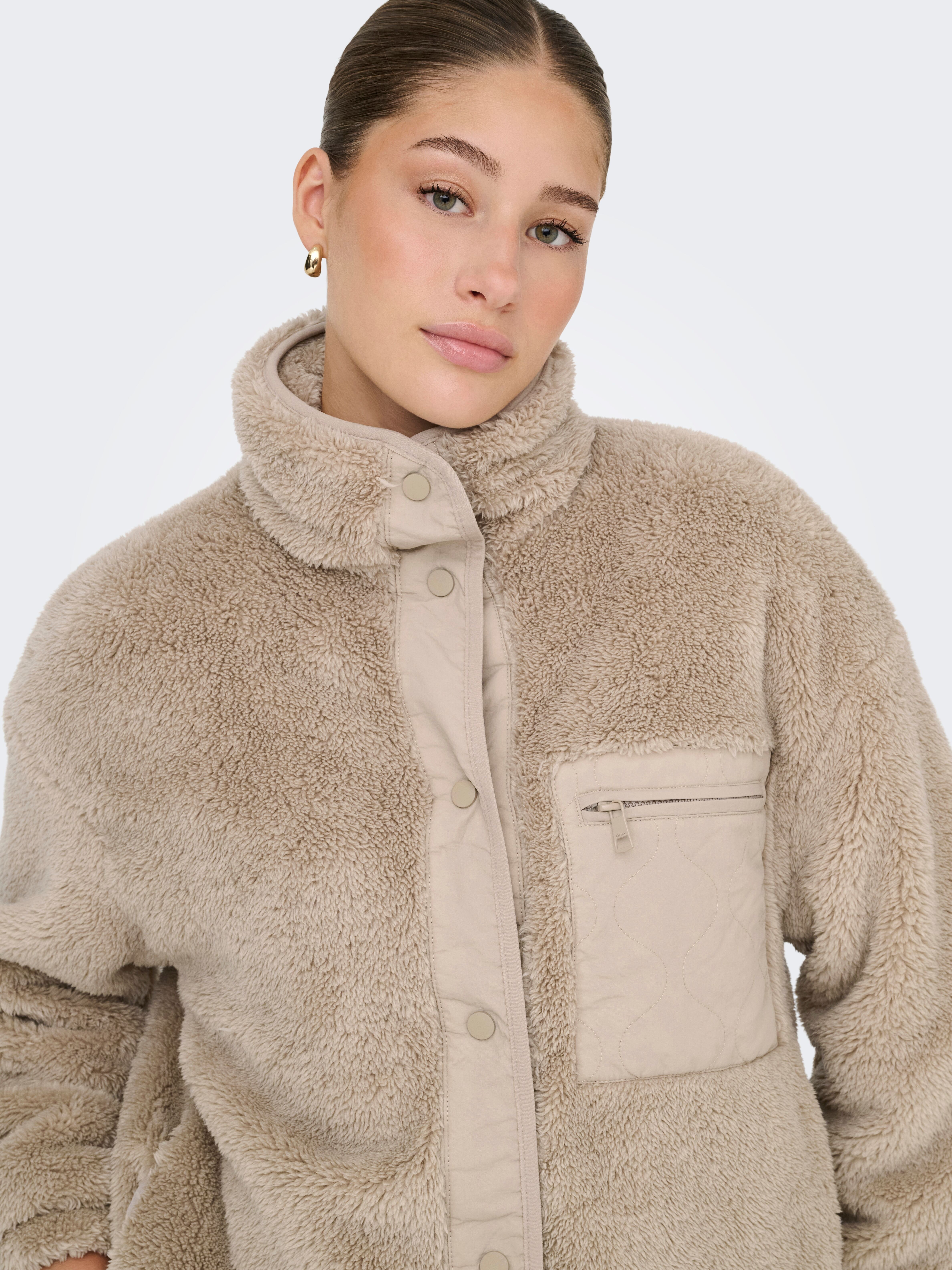 Plüschjacke ONLY "ONLCONTACT LIFE OVERSIZED CC OTW", Damen, Gr. XS, braun (humus), Web, Obermaterial: 100% Polyester, unifarben, regular fit normal, Bündchen, Jacken Plüschjacke, Kunstfaser humus XS