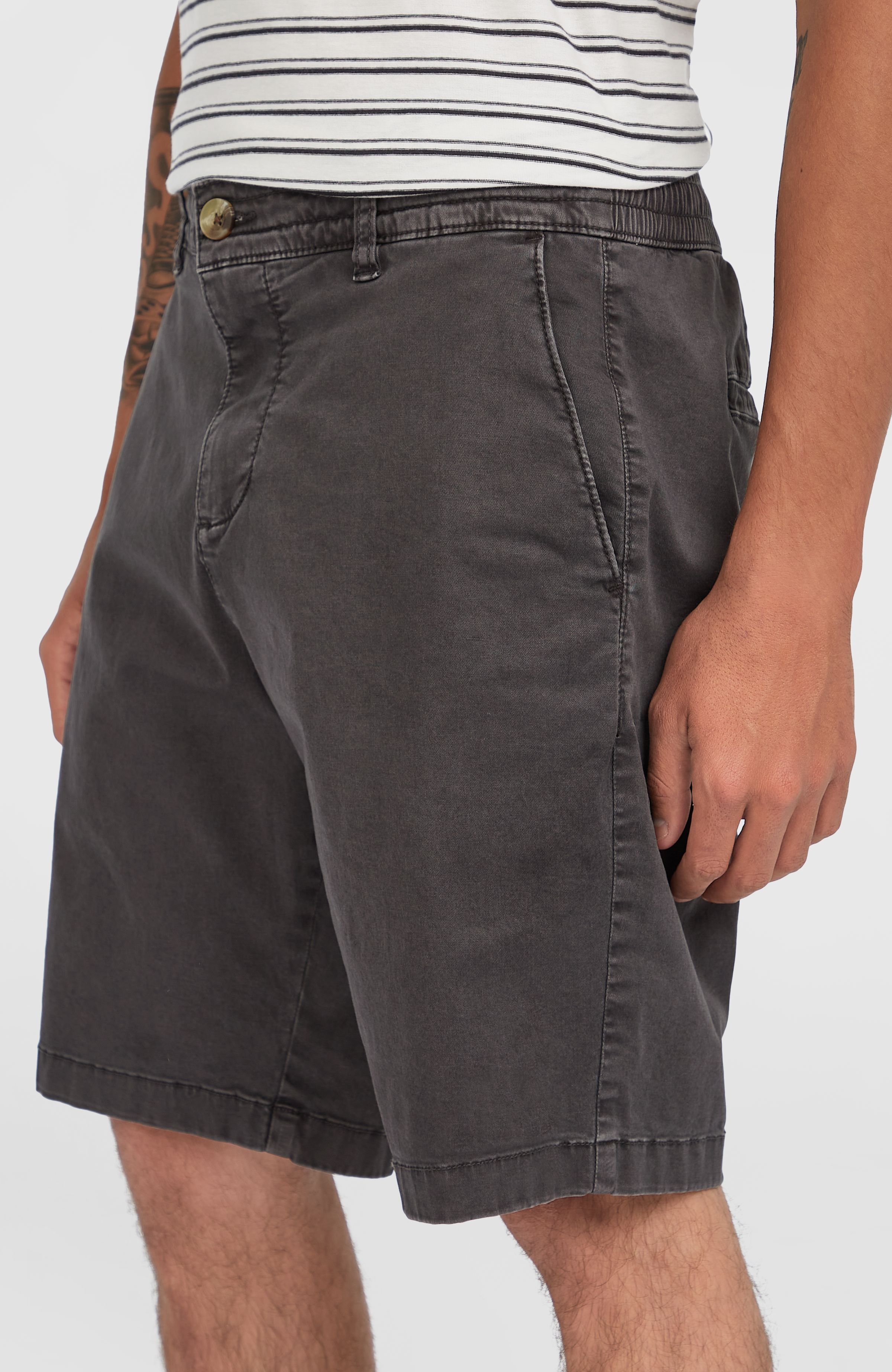 Chinoshorts O'NEILL "ESSENTIALS CHINO SHORTS", Herren, Gr. 34M, N-Gr, grau (raven), Obermaterial: 98% Baumwolle, 2% Elasthan, Hosen Chinoshorts, mit vier Taschen raven 34M, N-Gr