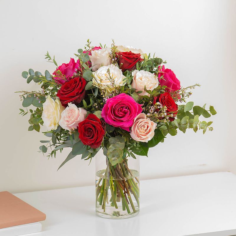 L'Adorable : bouquet de roses blanches et roses - Interflora
