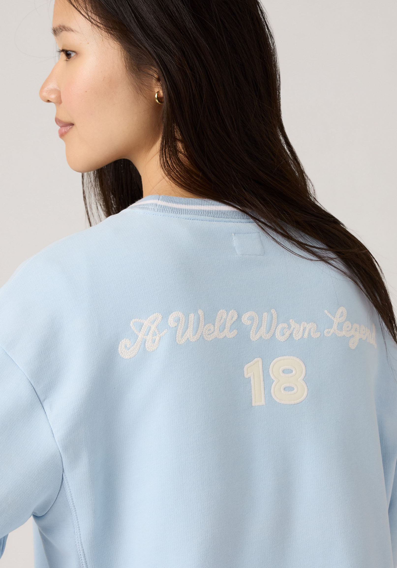 Sweatshirt LEVI'S "GR HERITAGE SPORT", Damen, Gr. S (36), blau (crew well worn legen blau), Sweatware, Obermaterial: 100% Baumwolle, normal hüftlang, Rundhals, Bündchen, Sweatshirts Sweatshirt, mit Stickerei im Front- und Rückenbereich crew well worn lege