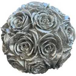 Beton Rosenkugel mit silberner Patina - eine ganz besondere Dekoration