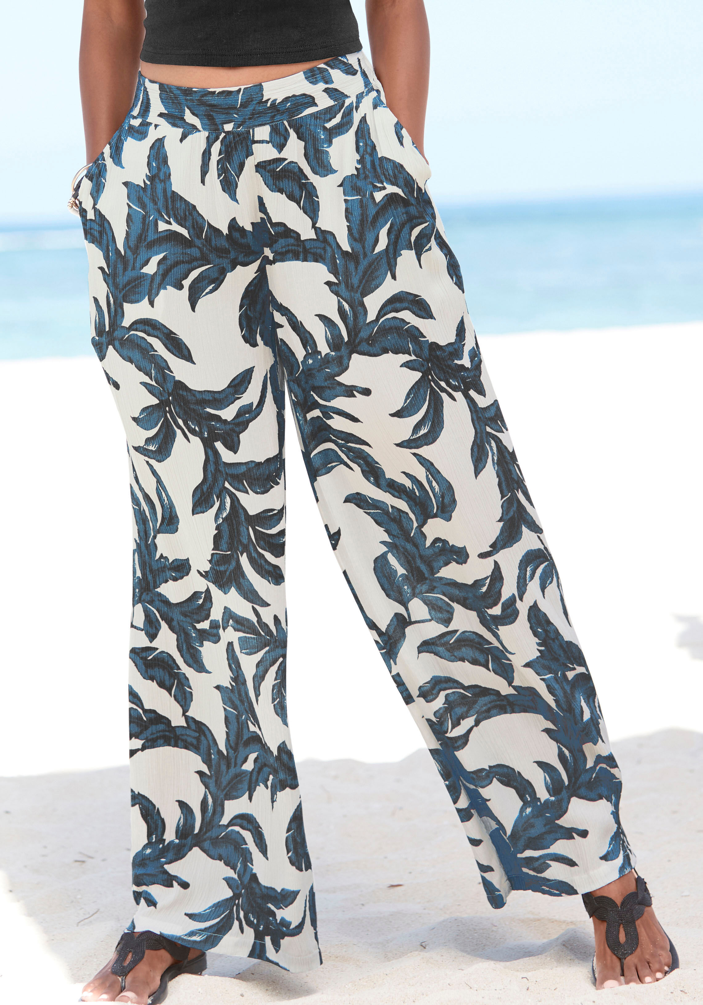 Palazzohose S.OLIVER "aus leichter Webware", Damen, Gr. 34, N-Gr, beige (sand, blau, bedruckt), Crêpe, Obermaterial: 100% Viskose, bedruckt, figurumspielend lang, Hosen Palazzohose, Viskose-Crepe mit Allover-Druck mit Taschen, luftige Sommerhose sand, bla