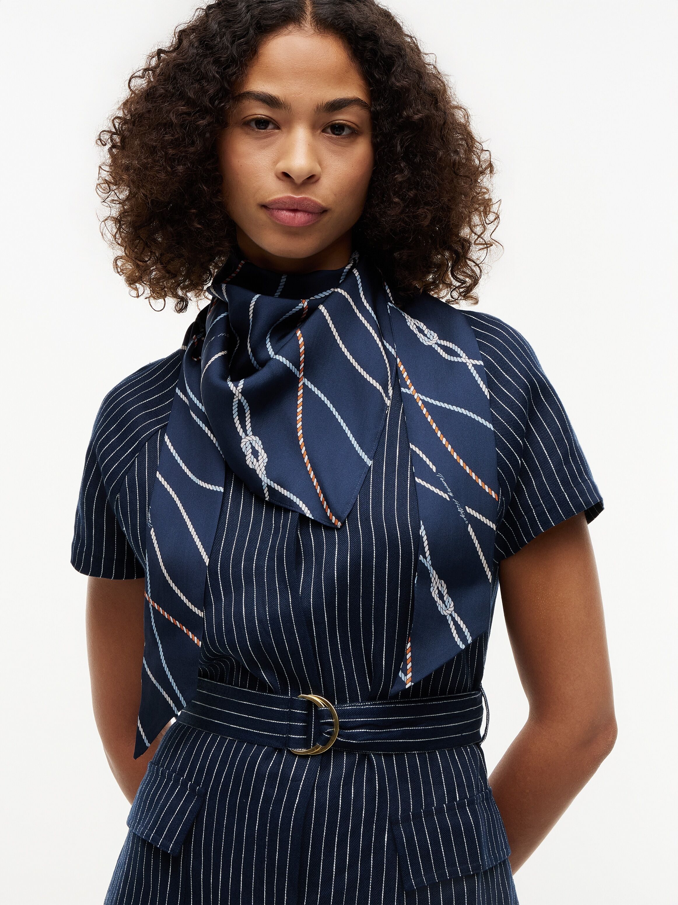 Modeschal TOMMY HILFIGER "TH NAUTICAL SILK TRIANGLE", Damen, yale navy, Web, Seide, bedruckt, Modetücher Modeschal, aus reiner Seide mit Seil-Print yale navy Einheitsgröße