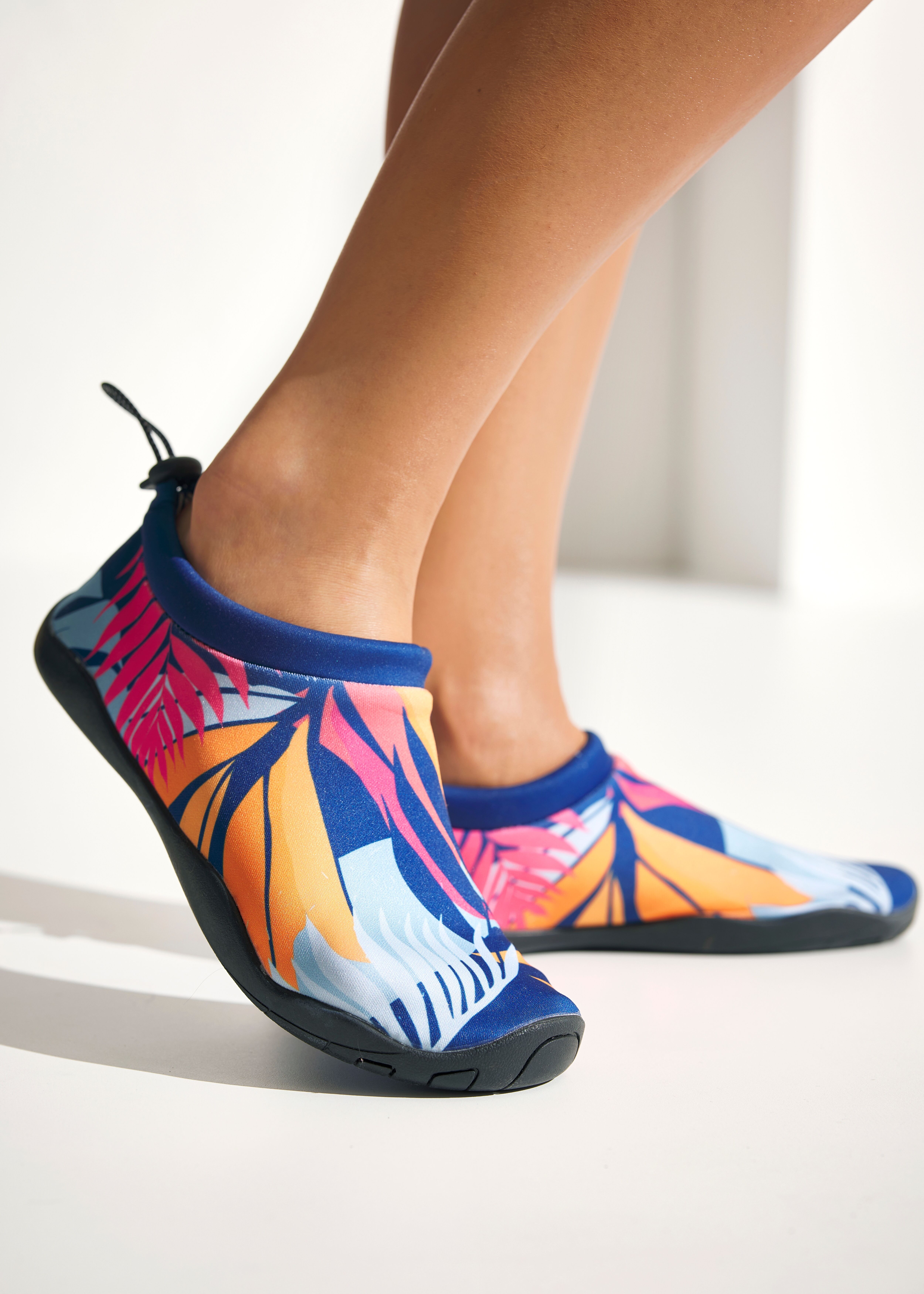 Badeschuh LASCANA "Badelatsche, Badeschuhe", Damen, Gr. 43, Synthetik, blau (blau, orange), Obermaterial: 100% Neopren. Decksohle: 100% Neopren. Futter: 100% Neopren. Laufsohle: 100% Synthetik, gemustert, Basic, Schuhe Badeschuh, Aquaschuh, Slipper, Wasse