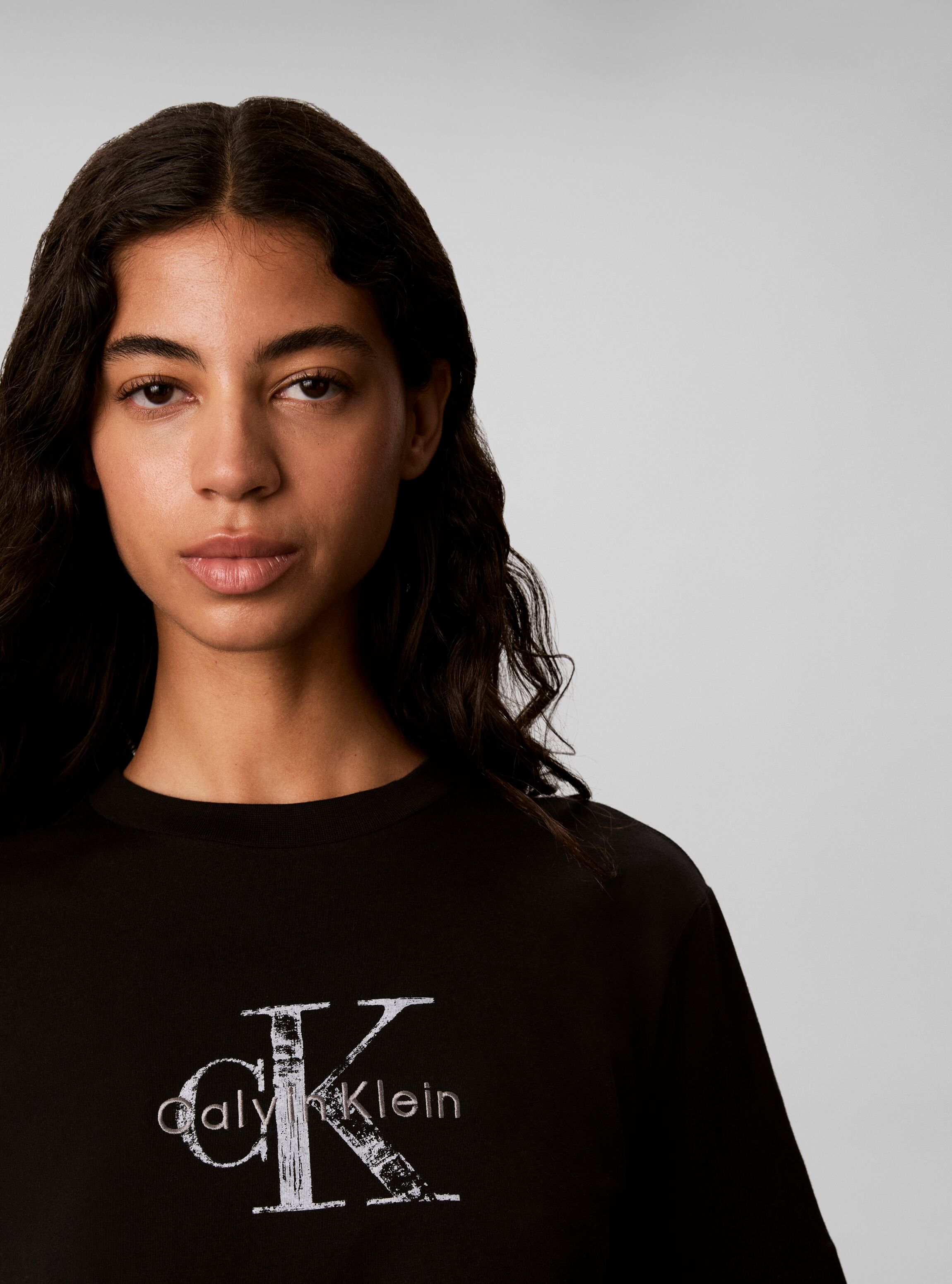T-Shirt CALVIN KLEIN "BOXY HAND DRAWN MONOLOGO TEE", Damen, Gr. L, schwarz, Web, Obermaterial: 100% Baumwolle, unifarben, regular fit taillenbedeckt, Rundhals, eingesetzt abgesteppte Kante, Shirts T-Shirt, Regular fit, Logoschriftzug schwarz L