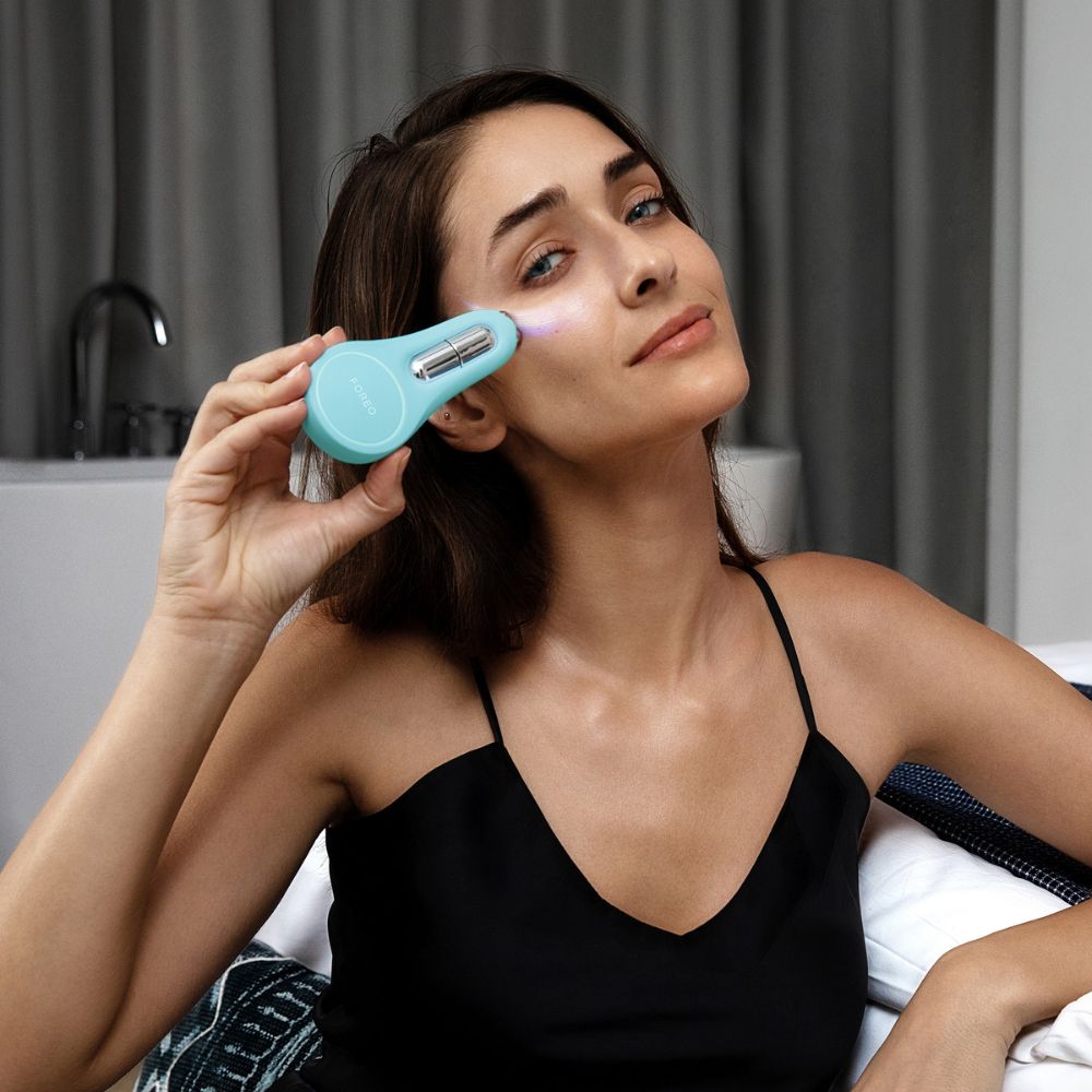 Foreo BEAR 2 Eyes & Lips Microcurrent Line Smoothing Device 1&nbsp;un. Arctic Blue