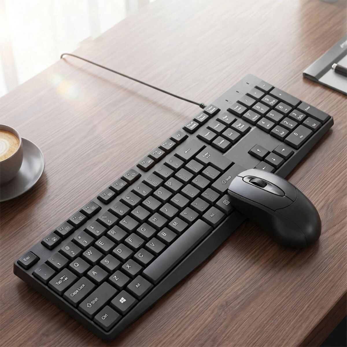 INF Kabelgebundenes Tastatur- und Maus-Set — Full-Size, Plug-and-Play USB, 1.5m Kabel, spritzwassergeschützt, kompatibel mit