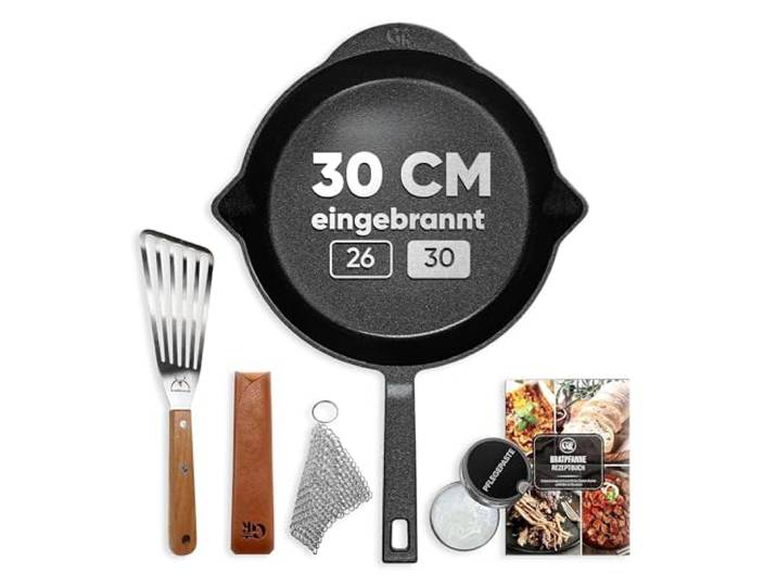 GUSSKÖNIG Premium Gusseisenpfanne 30 cm – Bratpfanne für Grill, Backofen & Herd – inkl. Ringreiniger, Ledergriffschutz, Rezeptheft, Pfannenwender & Pflegepaste – eingebrannt, hitzebeständig bis 300°C