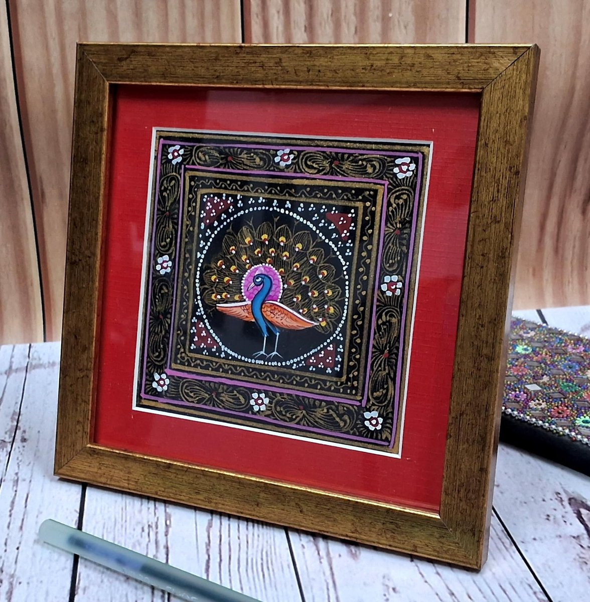 Omgoods Zijde Schilderij Gouden Pauw - Indische Miniatuur Kunst