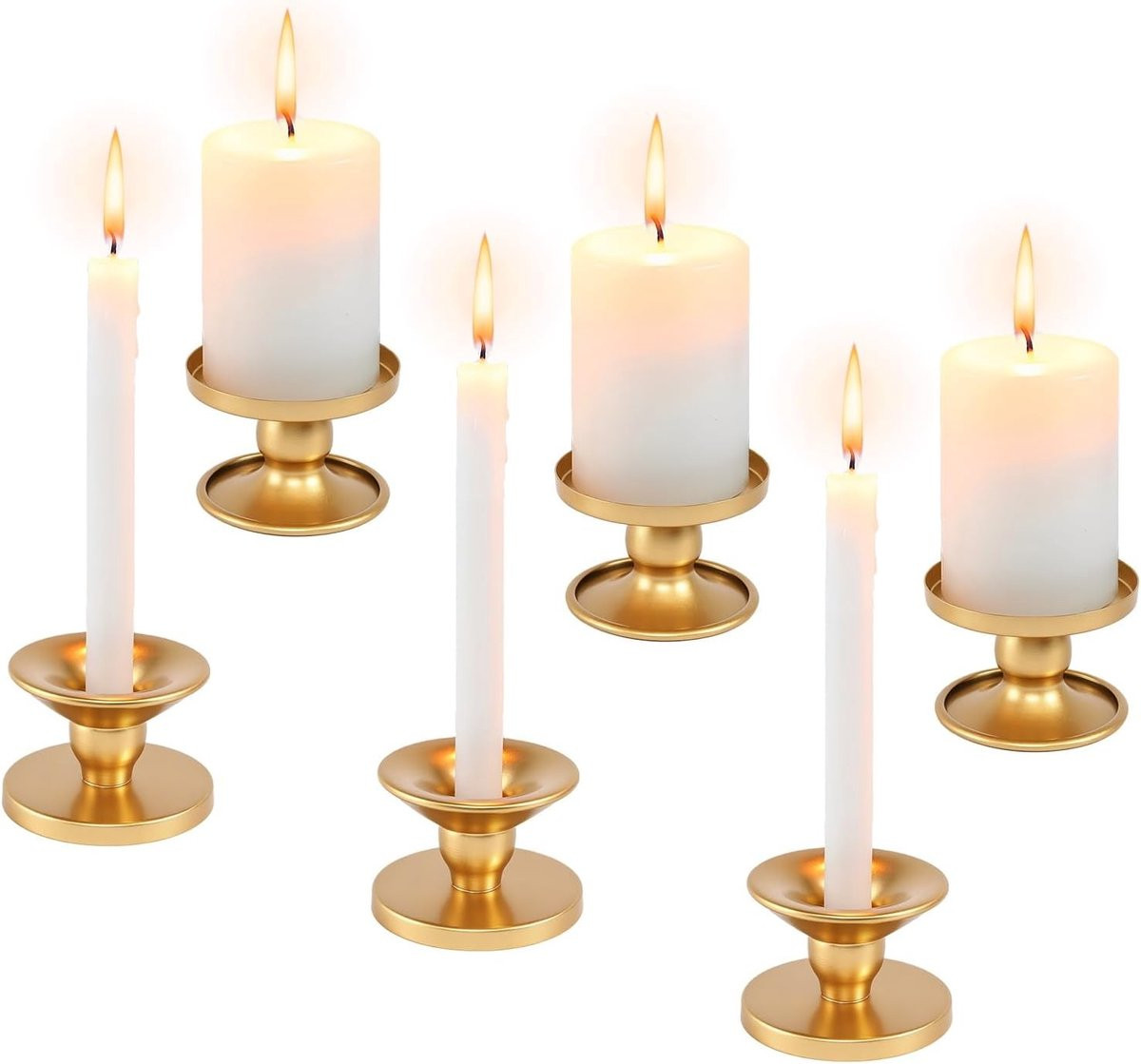 Elegante gouden kandelaar voor sfeervolle verlichting en decoratie in huis