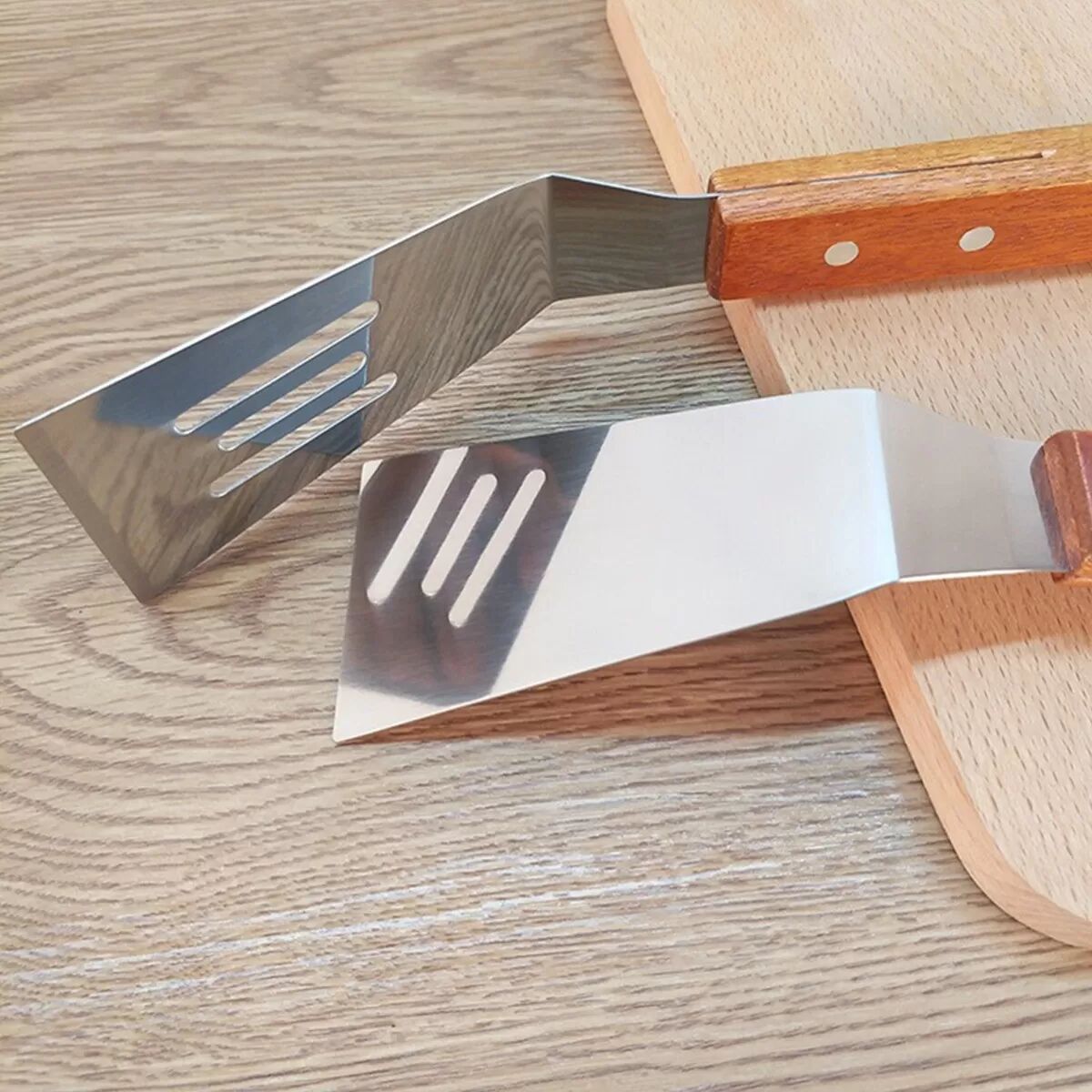 INF Edelstahl-Pfannenwender mit Holzgriff - Ideal zum Backen, Grillen und Kochen