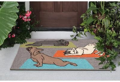 Lush Decor Frontporch Yoga Dogs Indoor/Outdoor Rug