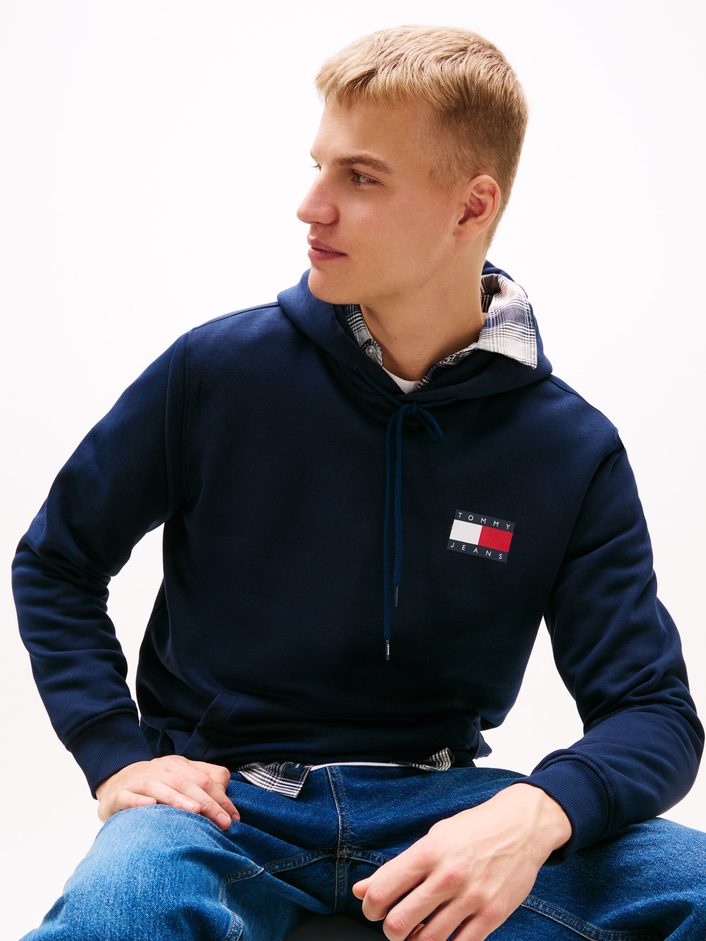 Sweatshirt TOMMY JEANS "TJM REG ESSENTIAL FLAG HOOD EXT", Herren, Gr. S, blau (schwarz night navy), Sweatware, Obermaterial: 100% Baumwolle, unifarben, regular fit, breiter Bund, Sweatshirts Sweatshirt, mit bedruckten Markenlogo auf Brusthöhe schwarz nigh
