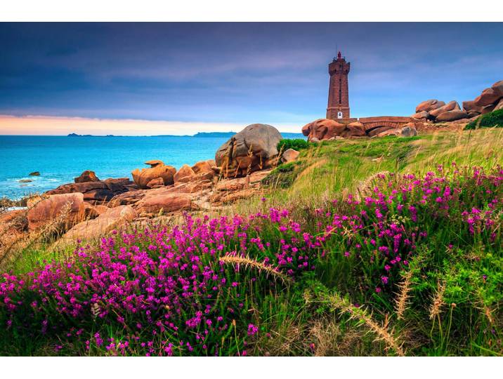 Fototapete PAPERMOON LEUCHTTURM-BRETAGNE BLUMEN WIESE MEER OZEAN KÜSTE BERGE , bunt, B:4m L:2,6m, Vlies, Tapeten, Fototapete