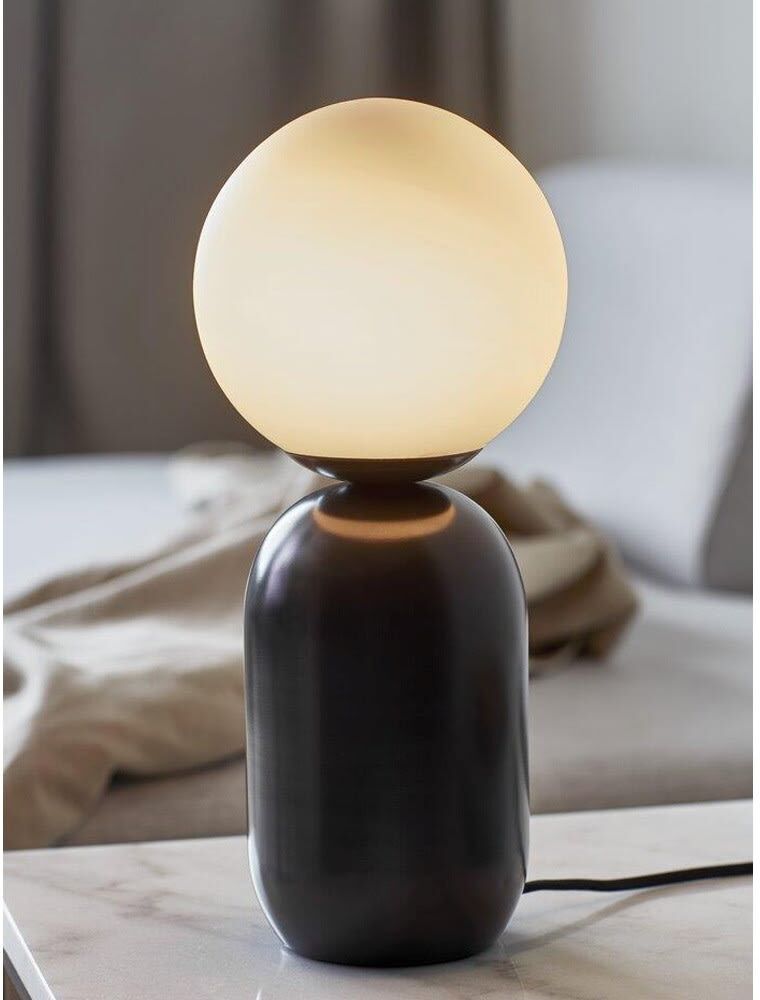 Nordlux Lámpara de mesa nórdico moka de metal y tulipa esférica opal