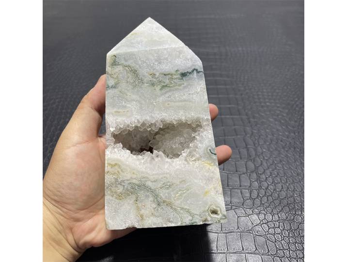 Tour de cristal de guérison en agate mousse géode druzy naturelle de 950g, pierres spirituelles