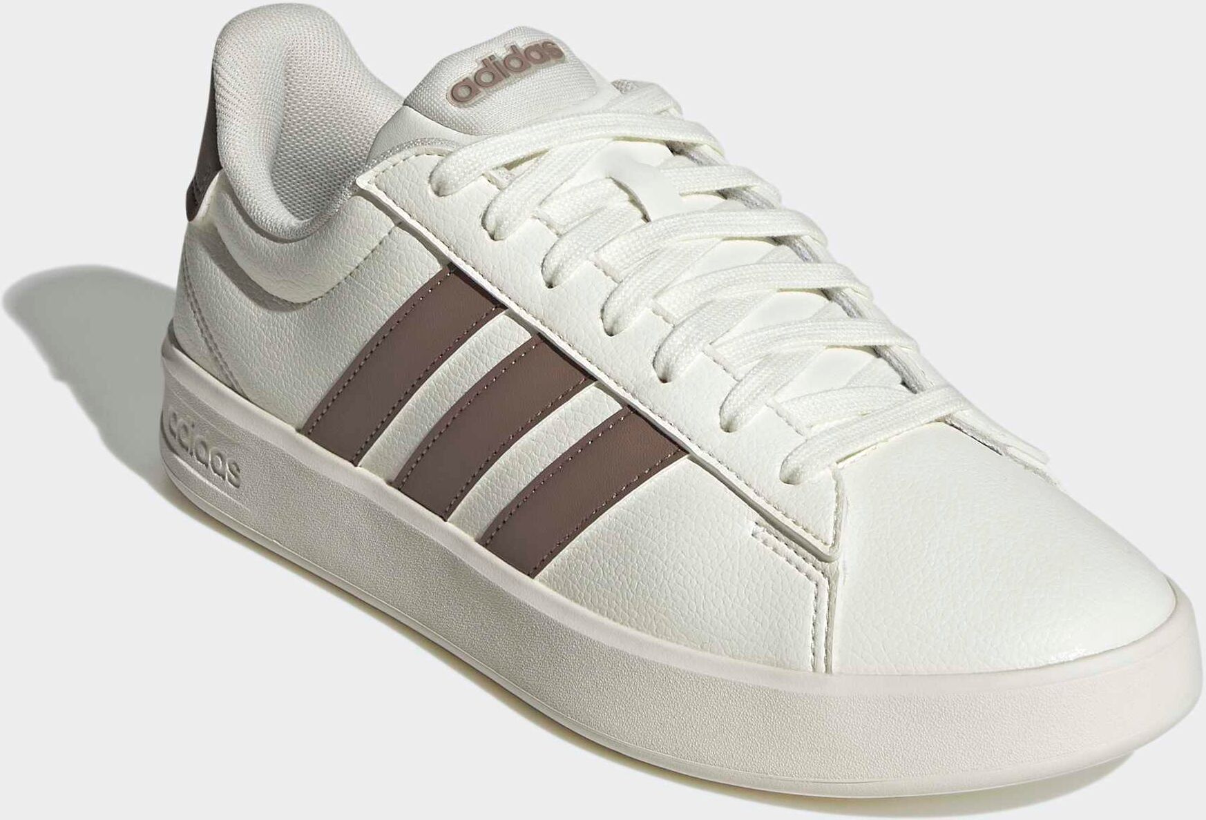 Sneaker ADIDAS SPORTSWEAR "GRAND COURT 3.0", Damen, Gr. 38, weiß (sanftes weiß, trace braun, sanftes weiß), Synthetik, Textil, Schuhe Sneaker