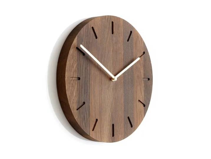 Applicata Watch:Out Wanduhr Eiche Dunkle Eiche - Messing