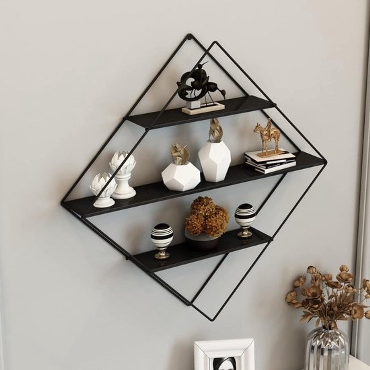 Decoratief Wandrek met 3 Planken in Diamantvorm, Zwart Metaal, Multifunctionele Wandplank
