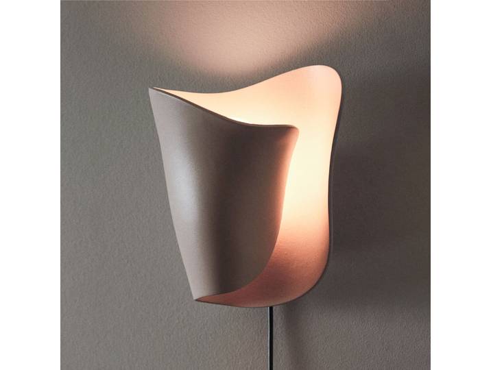 OYSTER Wandlampe, kaschmir, Höhe 29 cm Stecker - ferm LIVING - Wohnzimmer - Design - Aluminium - Einflammig