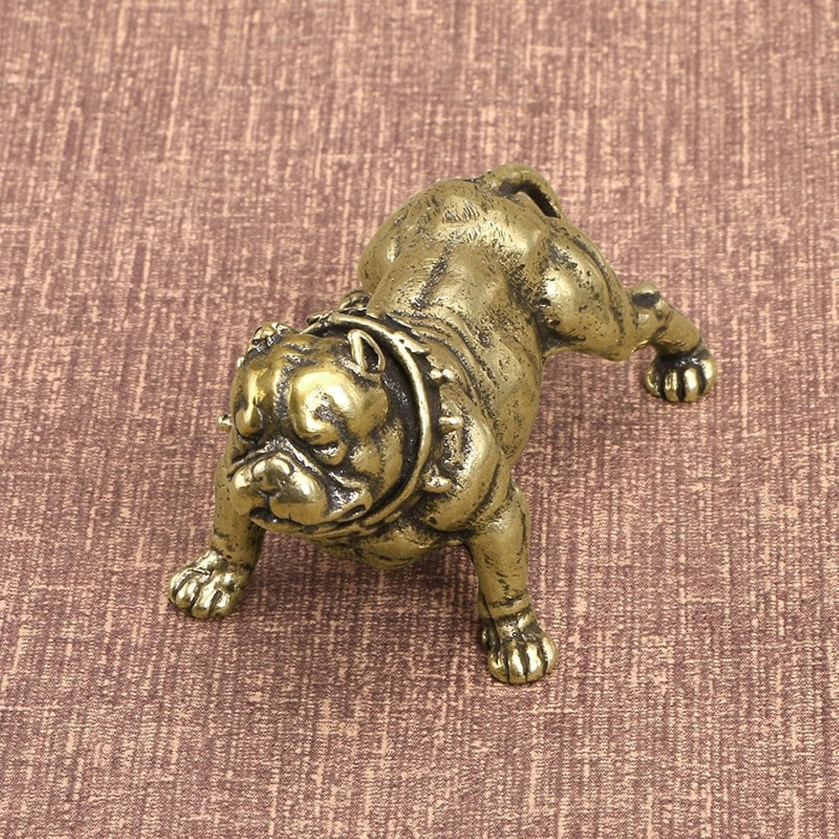 Handgemaakt koperen hond beeldje in brons voor decoratie van je tafelblad