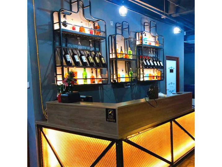 Vitrine de rangement italienne, minimaliste, esthétique haut de gamme, élégante, meuble de cave à vin unique et glamour