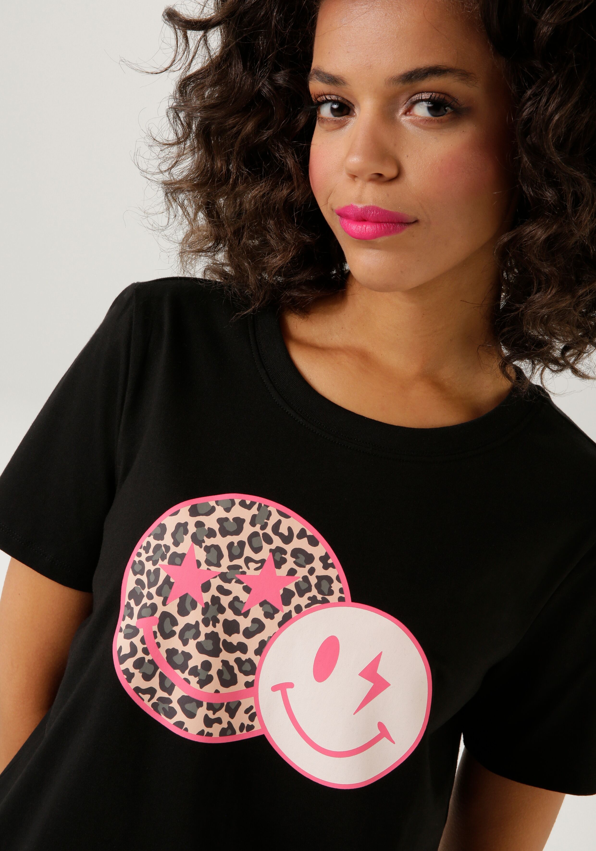 T-Shirt ANISTON CASUAL, Damen, Gr. 32/34, pink (schwarz, pink, beige, weiß, grau), Single Jersey, Obermaterial: 100% Baumwolle, bedruckt, figurumspielend hüftbedeckend, Rundhals, Shirts T-Shirt, mit coolen Smileys bedruckt schwarz, pink, beige, weiß, grau