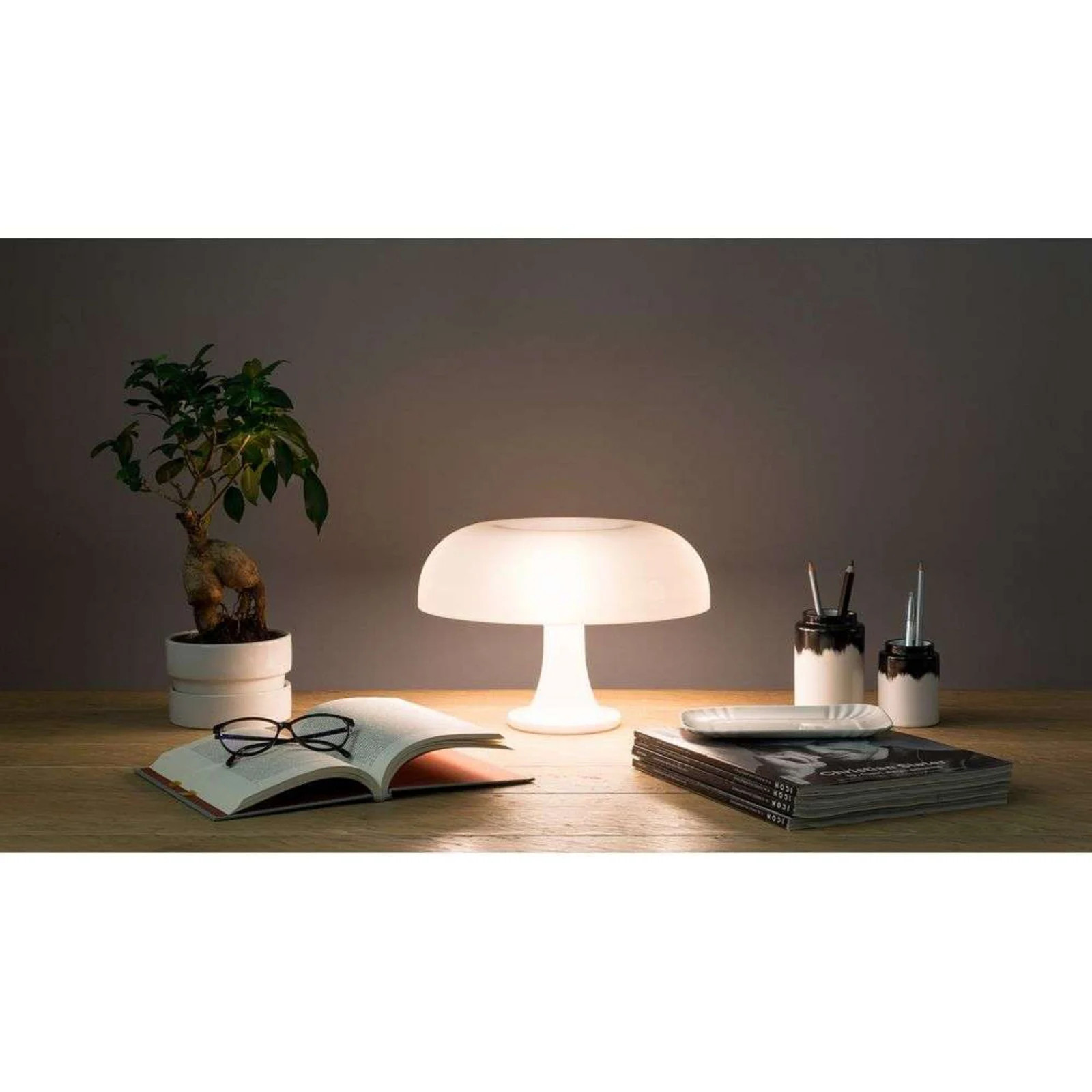 Artemide Nessino tafellamp, lichtblauw, Ø 32 cm