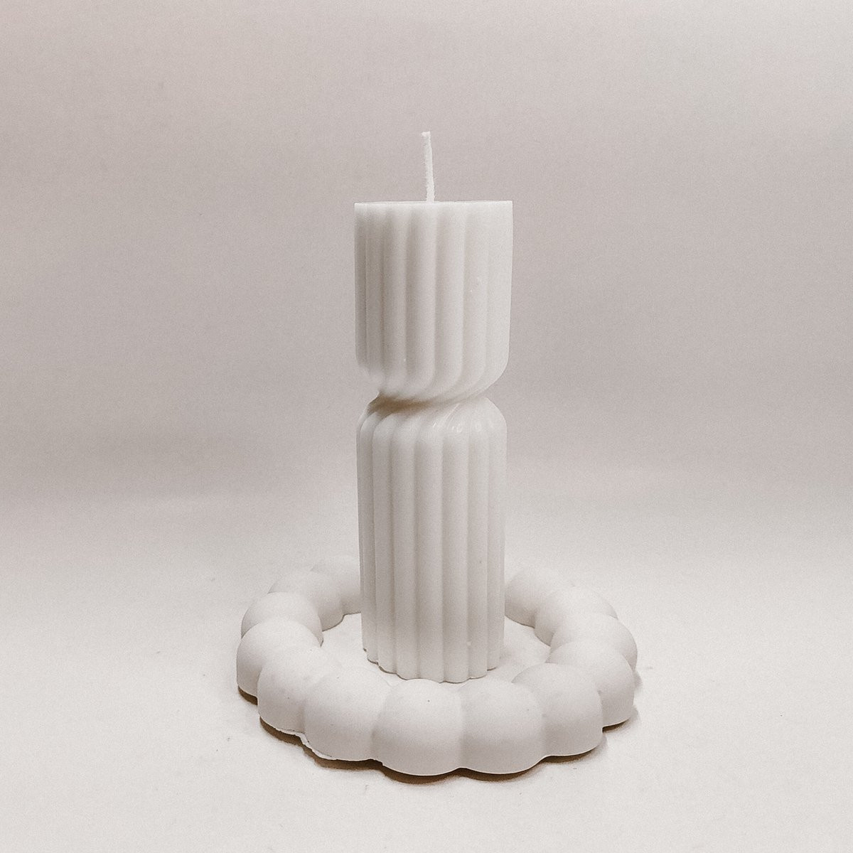 Cadeauset Pillar met koolzaadwas kaars op jesmoniet schaal